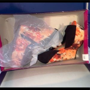 Fioni “Noir jo” wedges